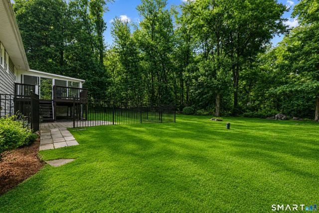 8 Fleetwood Drive, New Fairfield, CT 06812