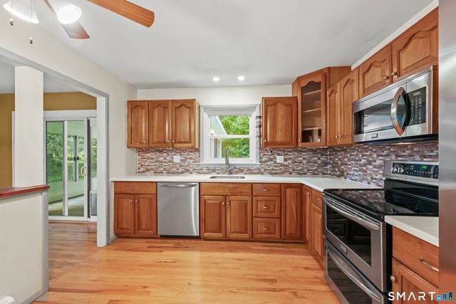 8 Fleetwood Drive, New Fairfield, CT 06812