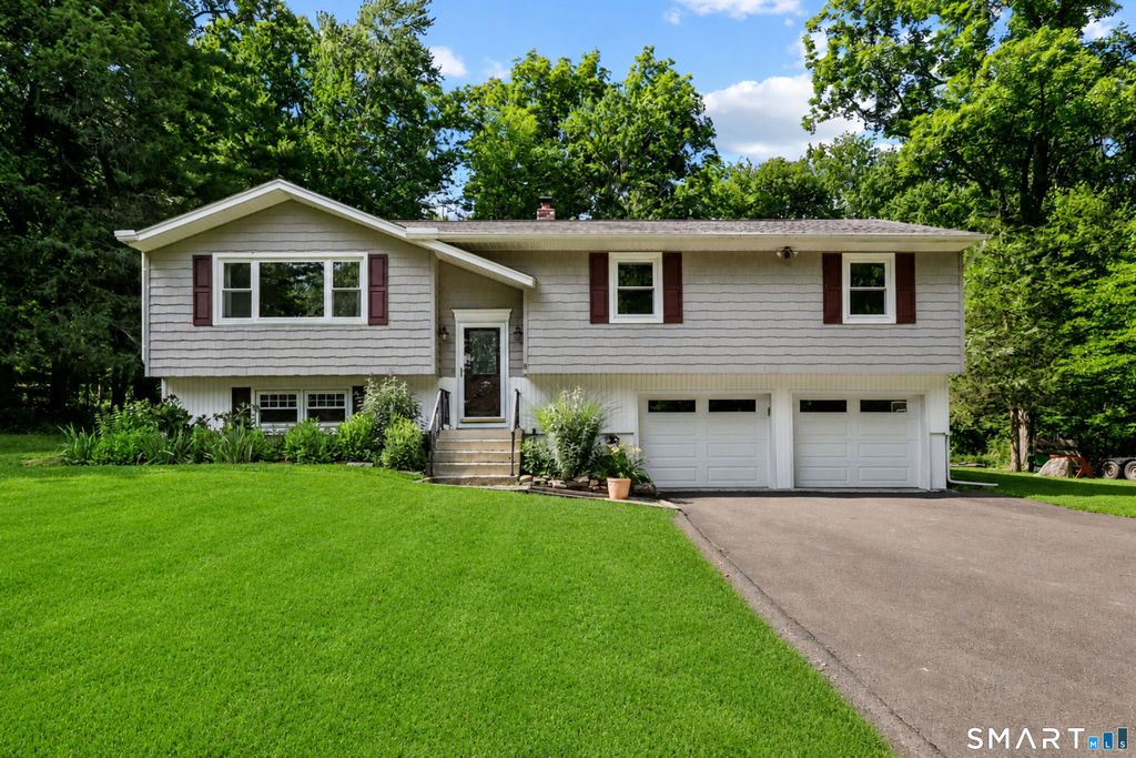 8 Fleetwood Drive, New Fairfield, CT 06812