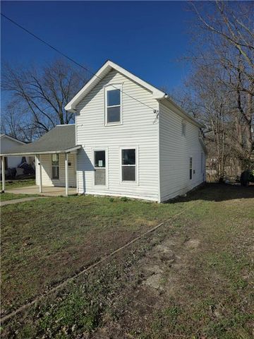 604 S Market Street, Holden, MO 64040