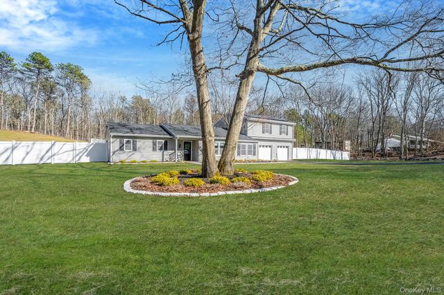 17 Fairway Drive, Manorville, NY 11949