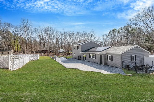 17 Fairway Drive, Manorville, NY 11949