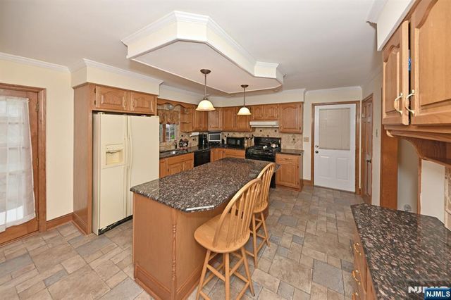 888 Edison Street, Twp Of Washington, NJ 07676