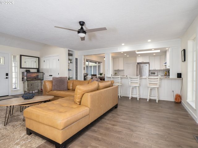 12735 Sw 22ND Ave, Lake Oswego, OR 97034