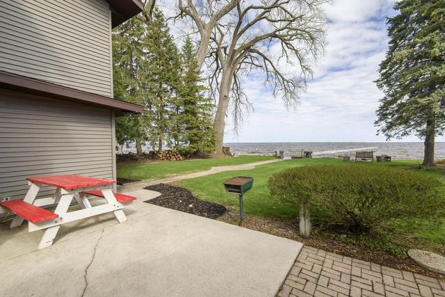 N7254 Winnebago DRIVE, Fond Du Lac, WI 54935