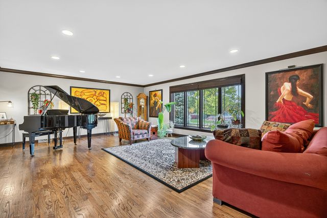 1886 Clover Drive, Inverness, IL 60067