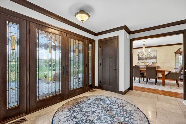 1886 Clover Drive, Inverness, IL 60067