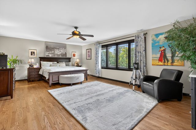 1886 Clover Drive, Inverness, IL 60067