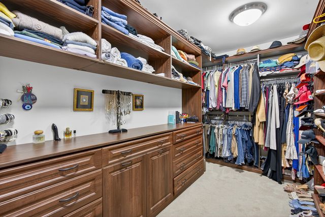 1886 Clover Drive, Inverness, IL 60067