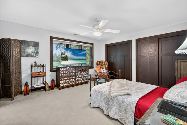 1886 Clover Drive, Inverness, IL 60067