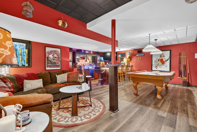 1886 Clover Drive, Inverness, IL 60067