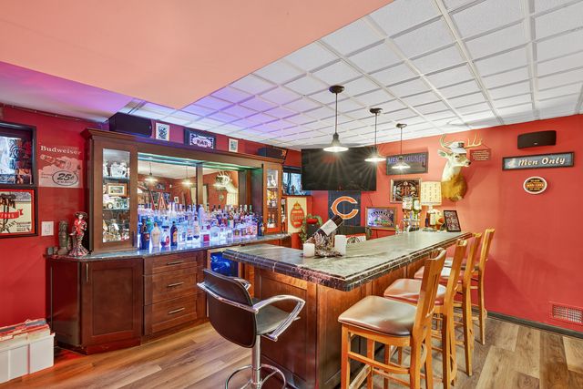 1886 Clover Drive, Inverness, IL 60067