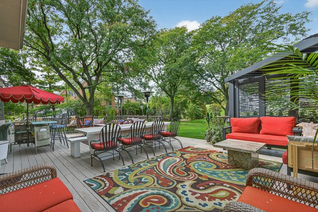 1886 Clover Drive, Inverness, IL 60067