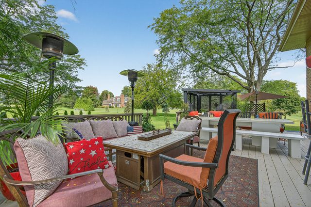 1886 Clover Drive, Inverness, IL 60067