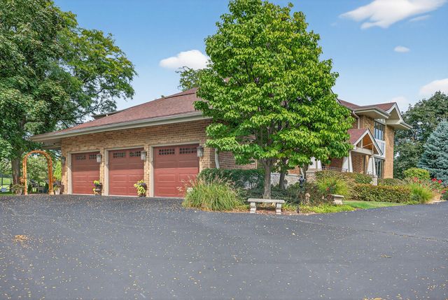 1886 Clover Drive, Inverness, IL 60067