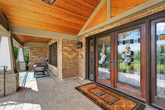 1886 Clover Drive, Inverness, IL 60067