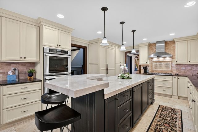 1886 Clover Drive, Inverness, IL 60067