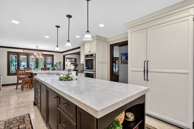 1886 Clover Drive, Inverness, IL 60067