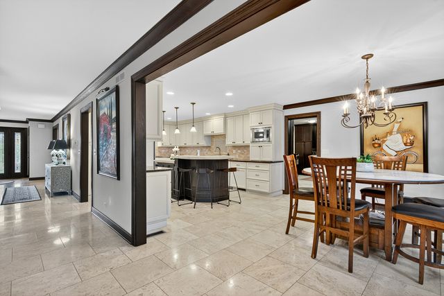 1886 Clover Drive, Inverness, IL 60067