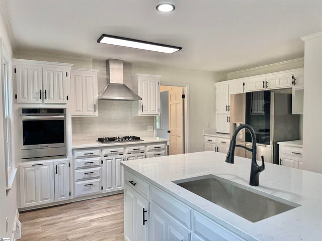 102 Buckingham Court, Easley, SC 29640