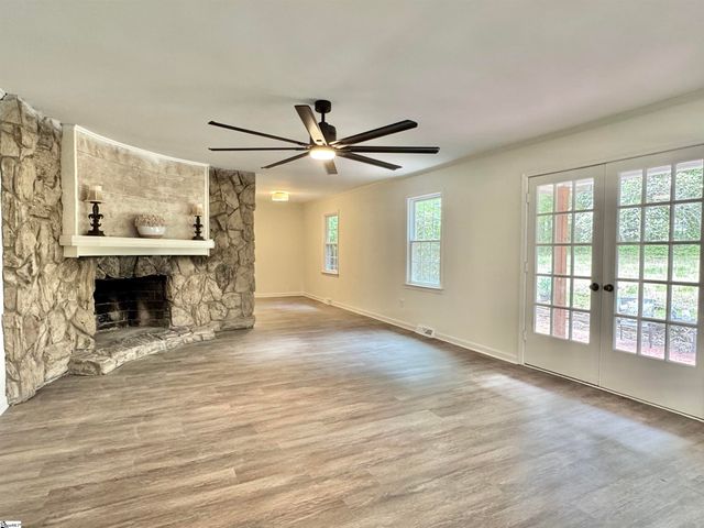 102 Buckingham Court, Easley, SC 29640