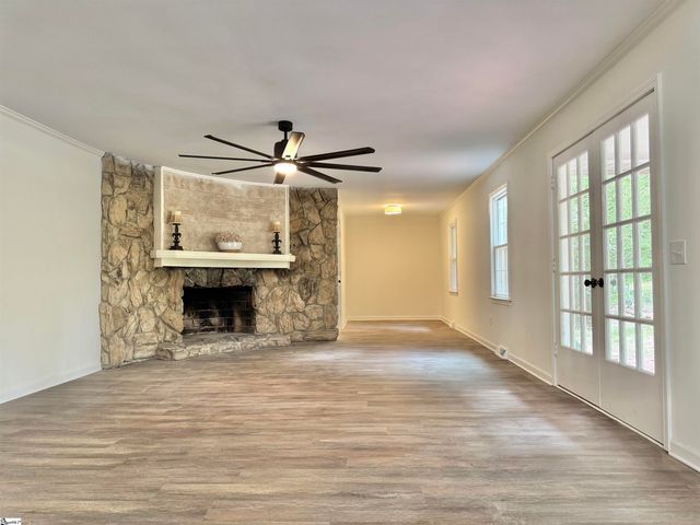 102 Buckingham Court, Easley, SC 29640