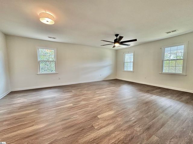 102 Buckingham Court, Easley, SC 29640