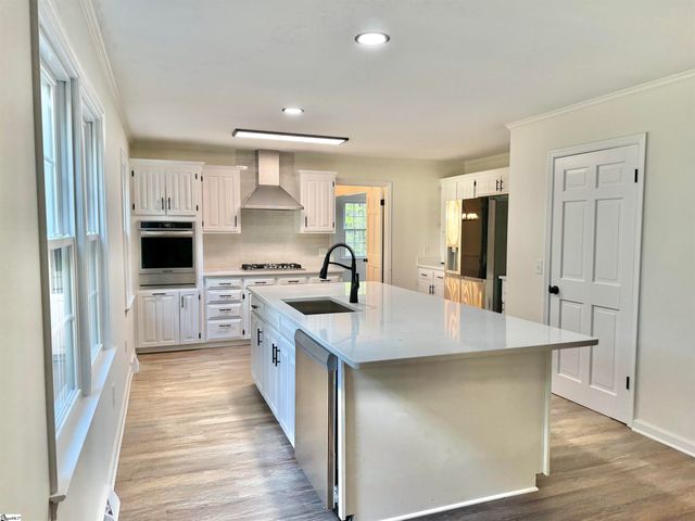102 Buckingham Court, Easley, SC 29640