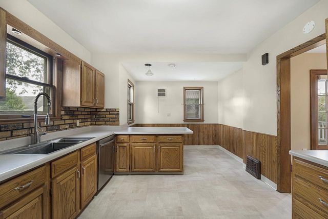 7103 18th AVENUE, Kenosha, WI 53143