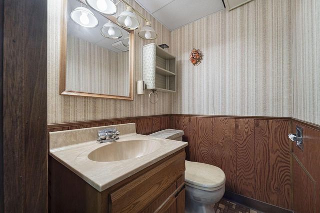 7103 18th AVENUE, Kenosha, WI 53143