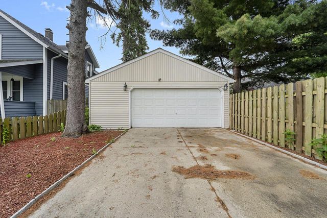 7103 18th AVENUE, Kenosha, WI 53143
