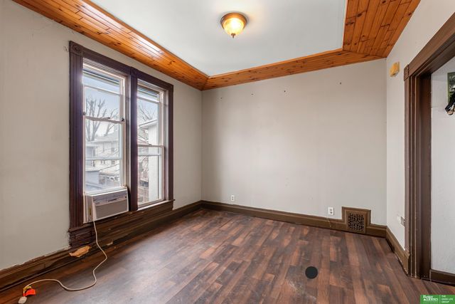 1138 S 30th Avenue, Omaha, NE 68105