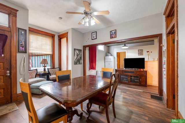 1138 S 30th Avenue, Omaha, NE 68105