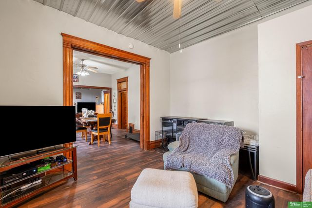 1138 S 30th Avenue, Omaha, NE 68105