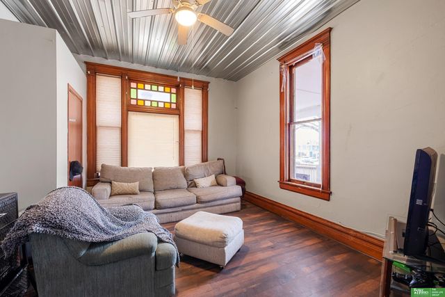 1138 S 30th Avenue, Omaha, NE 68105