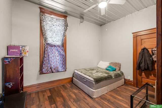 1138 S 30th Avenue, Omaha, NE 68105