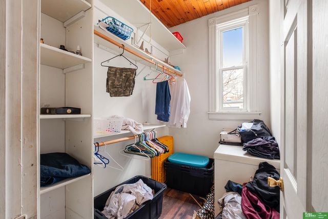 1138 S 30th Avenue, Omaha, NE 68105