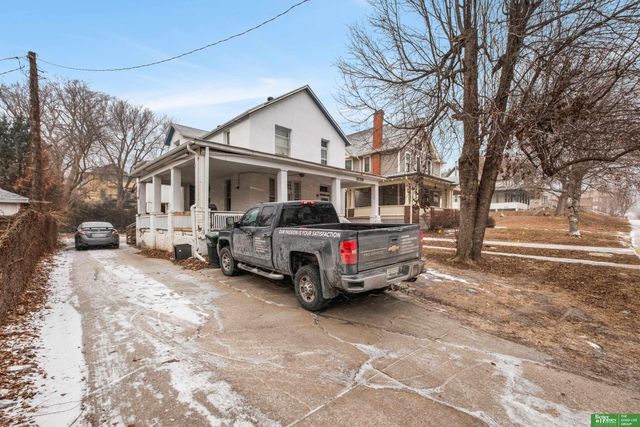 1138 S 30th Avenue, Omaha, NE 68105