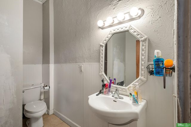 1138 S 30th Avenue, Omaha, NE 68105