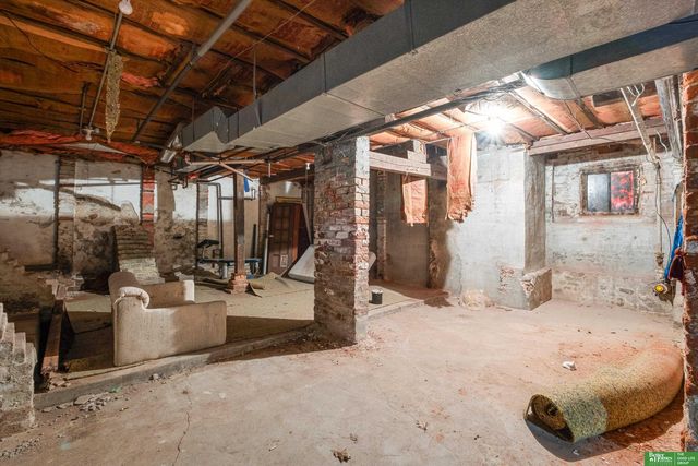 1138 S 30th Avenue, Omaha, NE 68105