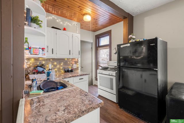 1138 S 30th Avenue, Omaha, NE 68105