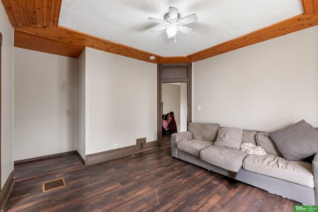 1138 S 30th Avenue, Omaha, NE 68105