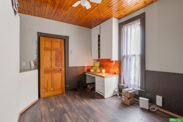 1138 S 30th Avenue, Omaha, NE 68105