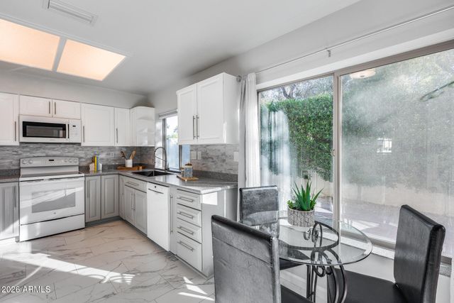 10593 E FANFOL Lane, Scottsdale, AZ 85258