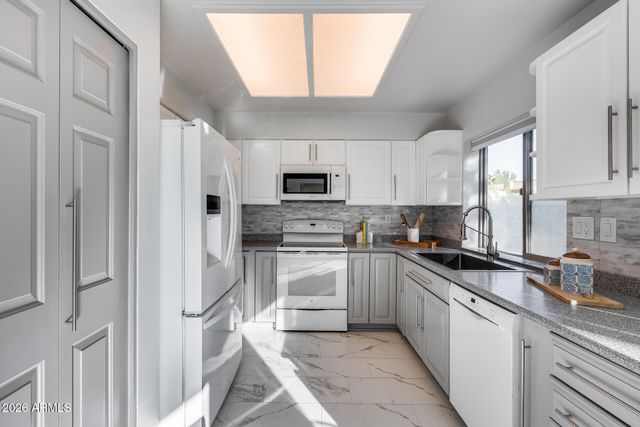 10593 E FANFOL Lane, Scottsdale, AZ 85258