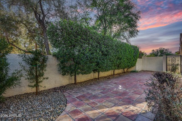 10593 E FANFOL Lane, Scottsdale, AZ 85258