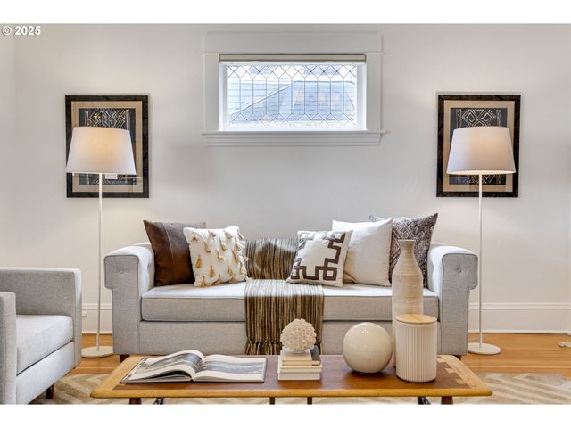 1825 Se 7TH Ave, Portland, OR 97214