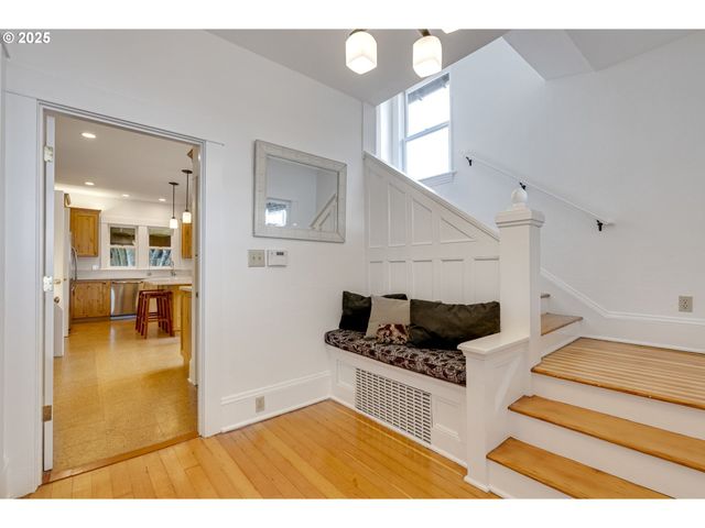 1825 Se 7TH Ave, Portland, OR 97214