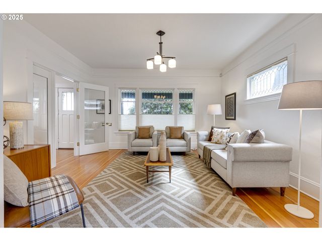 1825 Se 7TH Ave, Portland, OR 97214