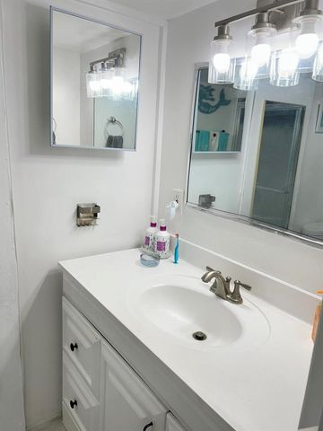 1325 S 33 Road, Hollywood, FL 33021